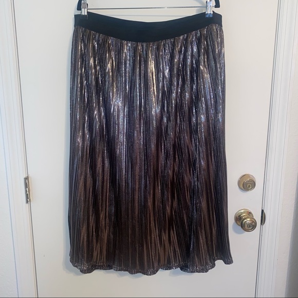 torrid Dresses & Skirts - Torrid Size 3 Metallic Pleated Skirt